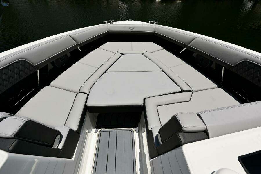 33ft Cobalt Yacht For Sale