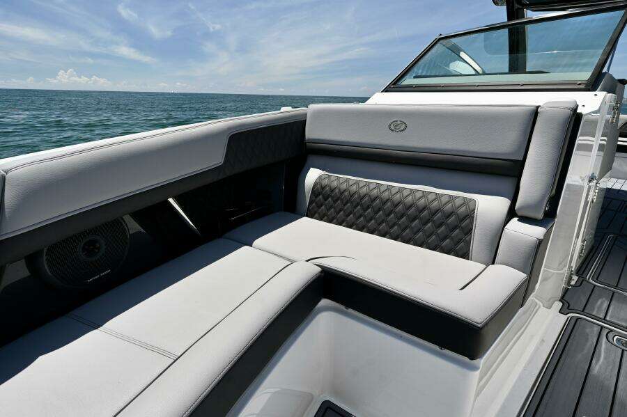 33ft Cobalt Yacht For Sale