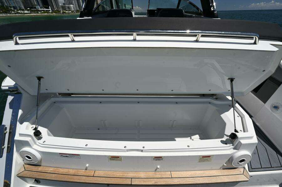 33ft Cobalt Yacht For Sale