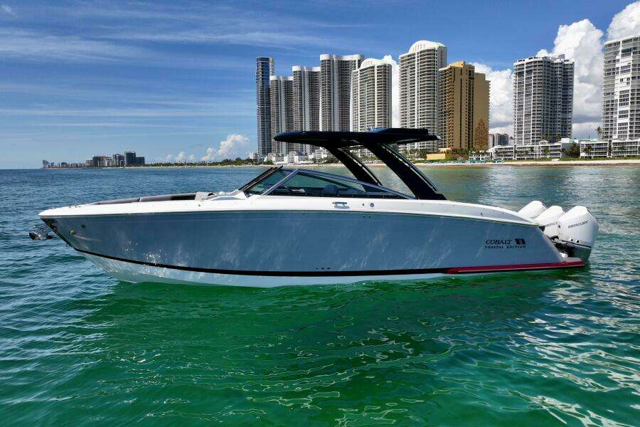 33ft Cobalt Yacht For Sale