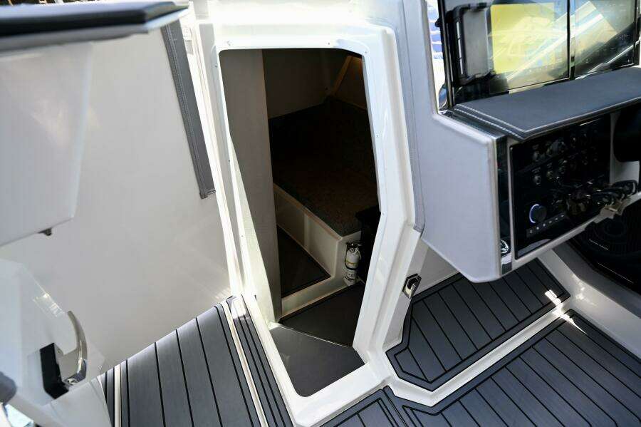 33ft Cobalt Yacht For Sale