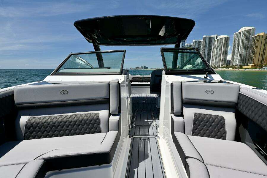 33ft Cobalt Yacht For Sale