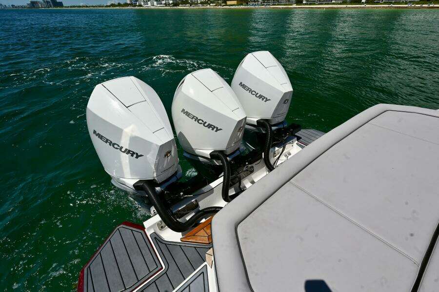 33ft Cobalt Yacht For Sale