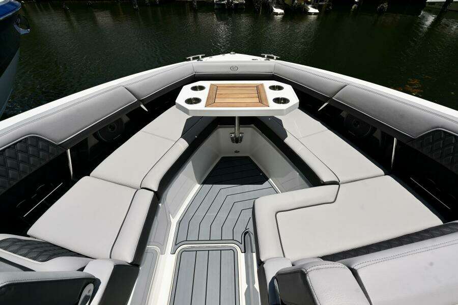 33ft Cobalt Yacht For Sale