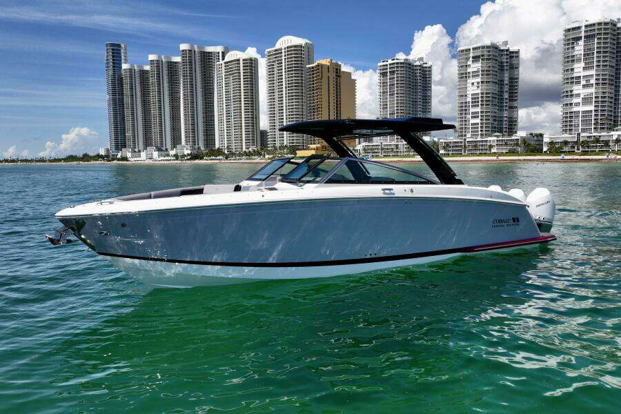 33ft Cobalt Yacht For Sale
