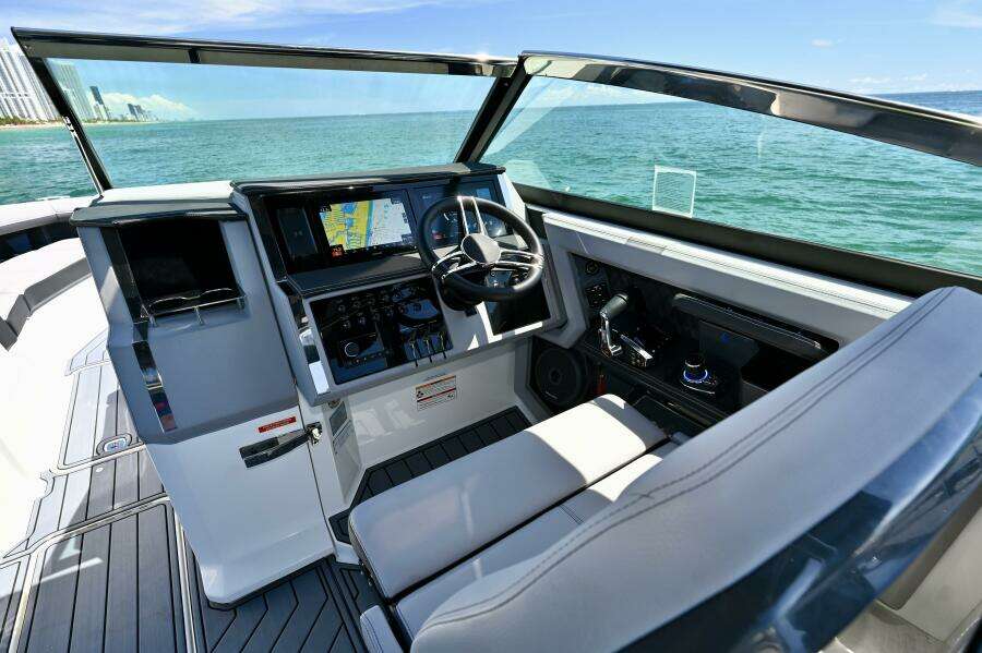33ft Cobalt Yacht For Sale