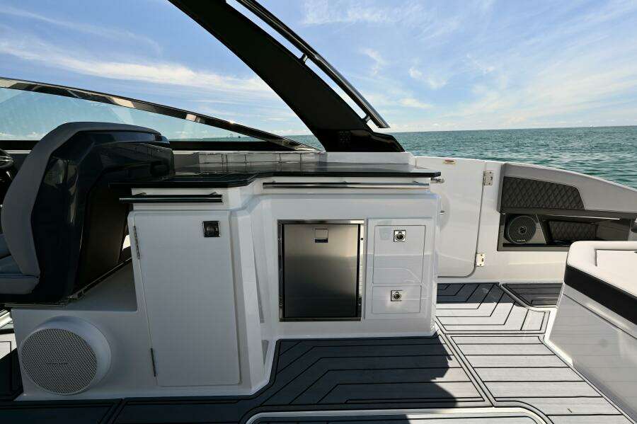 33ft Cobalt Yacht For Sale