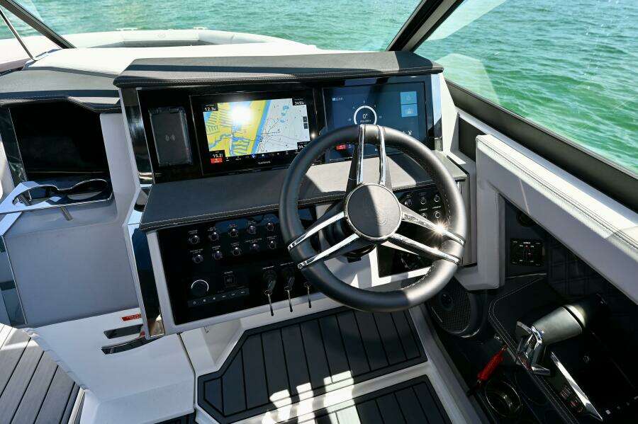 33ft Cobalt Yacht For Sale