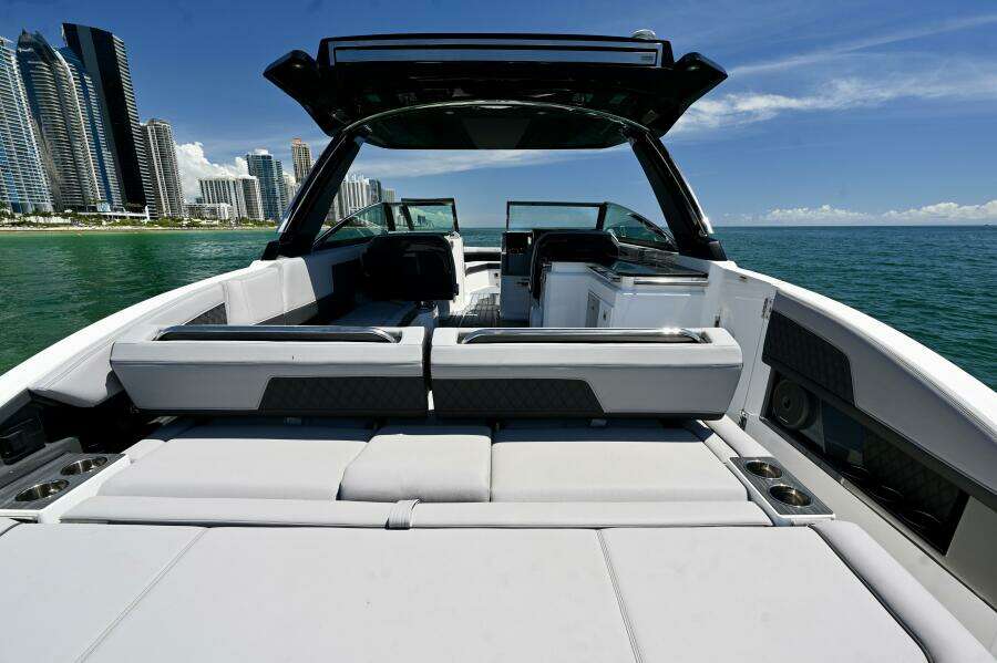 33ft Cobalt Yacht For Sale