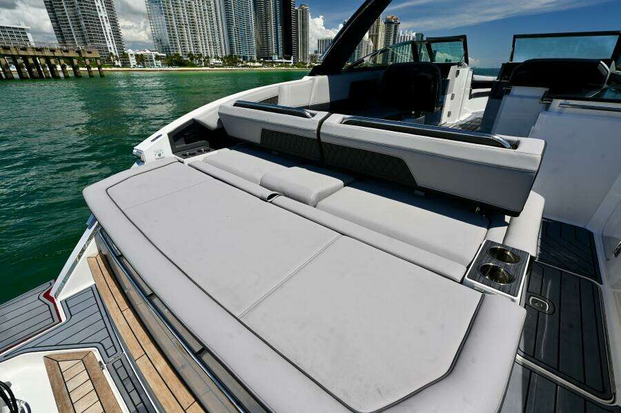 33ft Cobalt Yacht For Sale