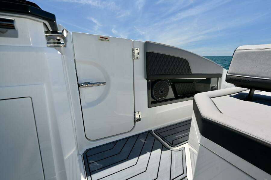 33ft Cobalt Yacht For Sale