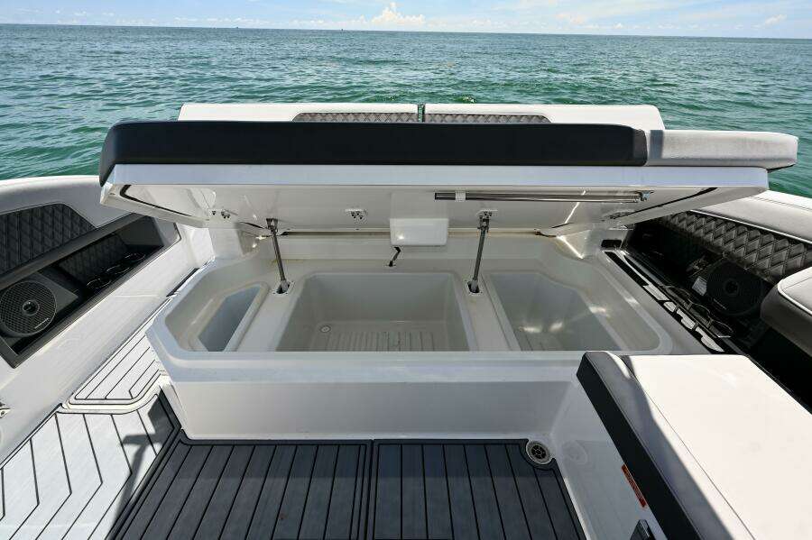 33ft Cobalt Yacht For Sale