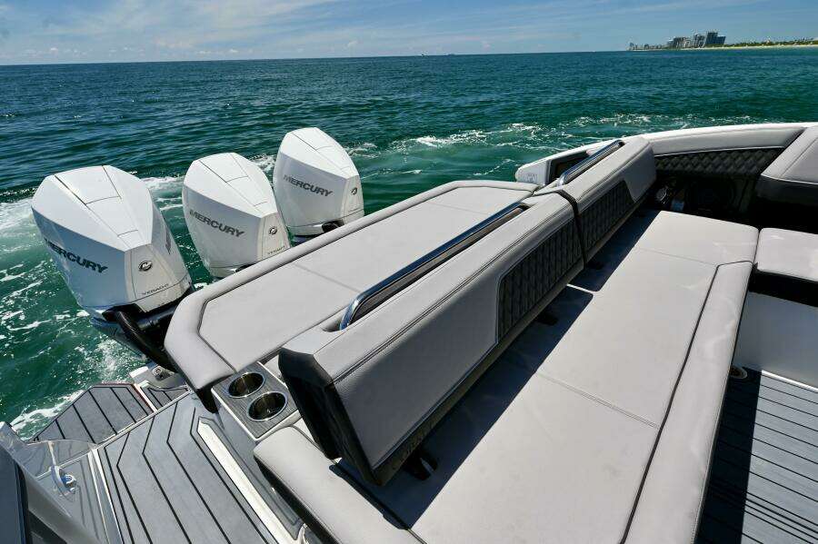 33ft Cobalt Yacht For Sale