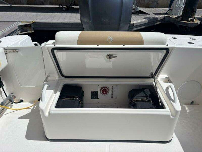 LURE E 24ft Edgewater Yacht For Sale