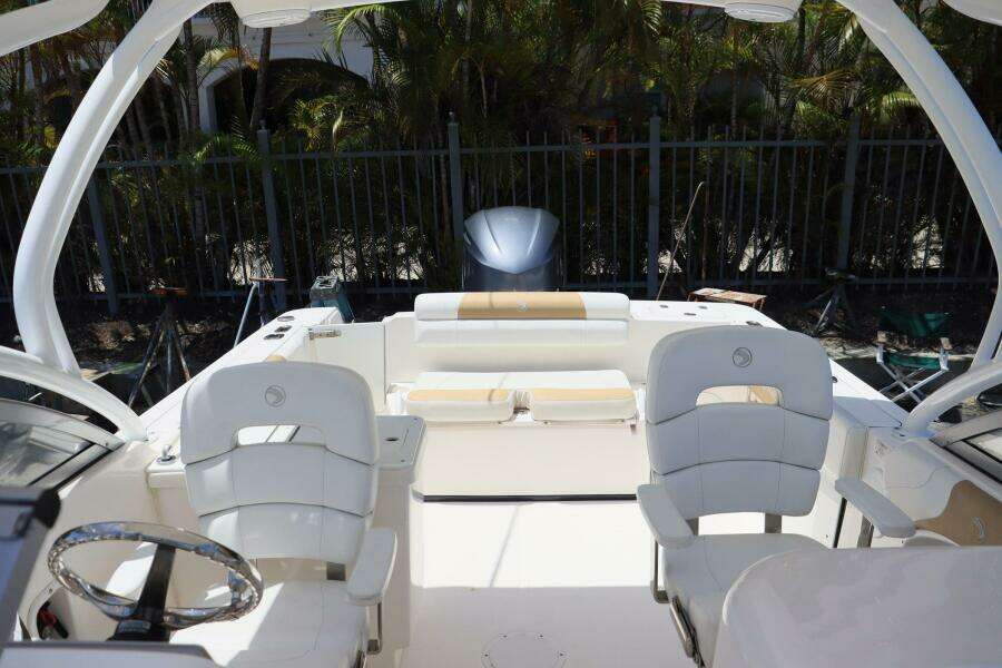 LURE E 24ft Edgewater Yacht For Sale