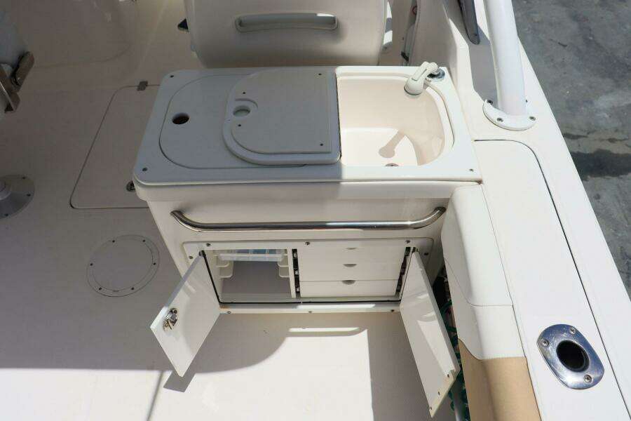 LURE E 24ft Edgewater Yacht For Sale