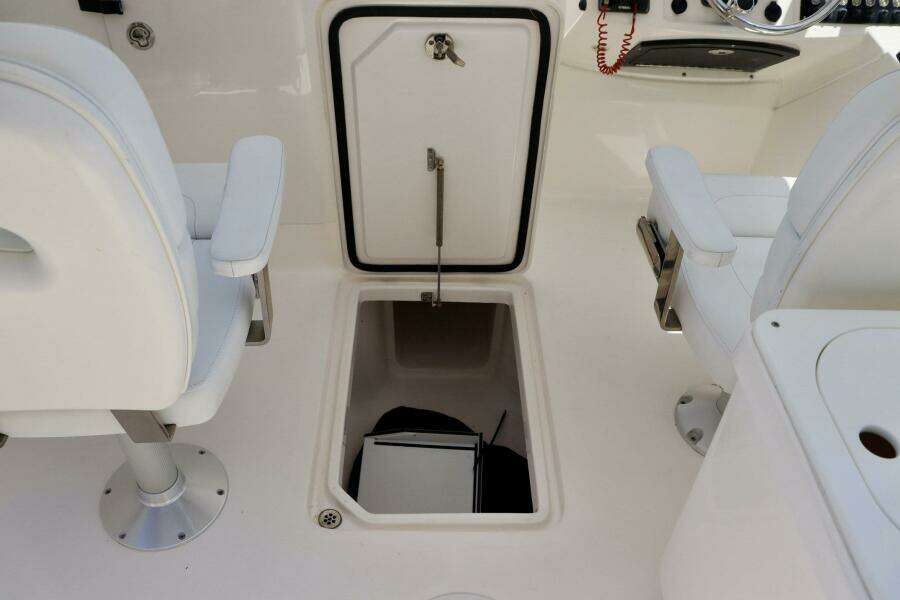 LURE E 24ft Edgewater Yacht For Sale