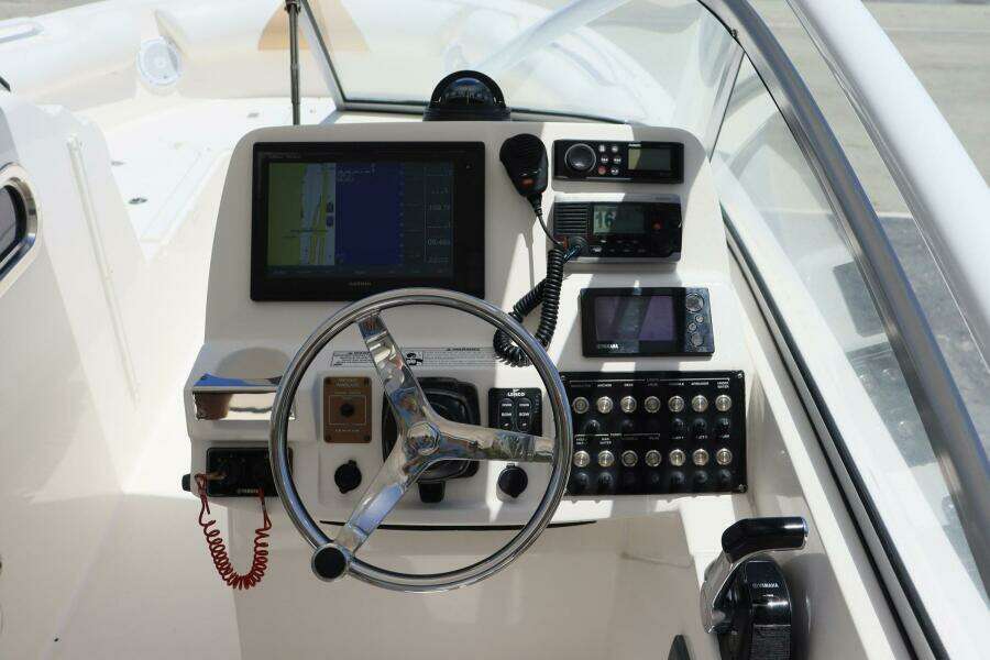 LURE E 24ft Edgewater Yacht For Sale