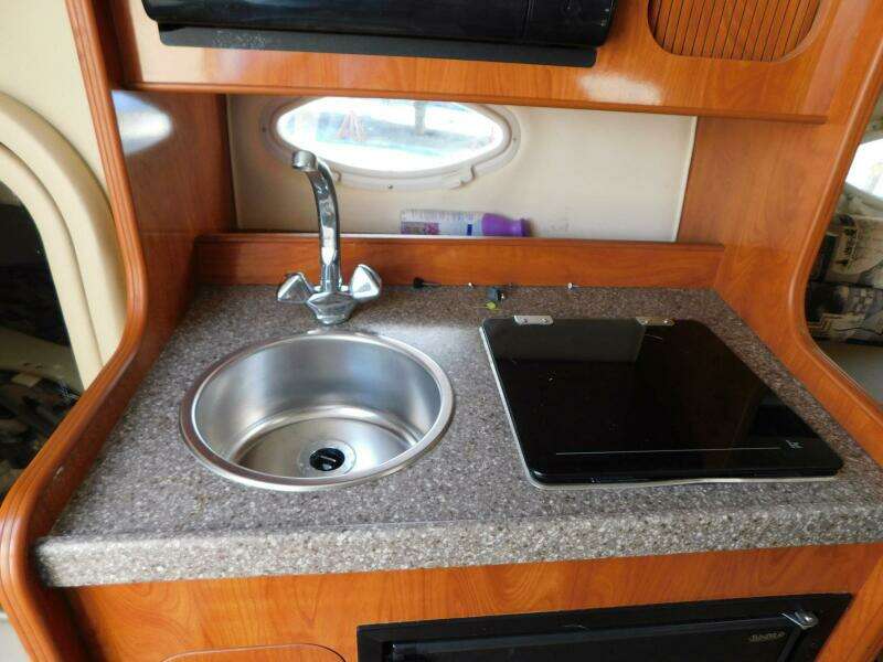 War Trophy 27ft Rinker Yacht For Sale