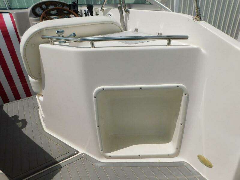 War Trophy 27ft Rinker Yacht For Sale