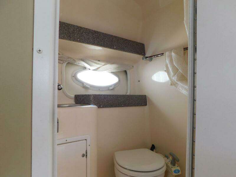War Trophy 27ft Rinker Yacht For Sale