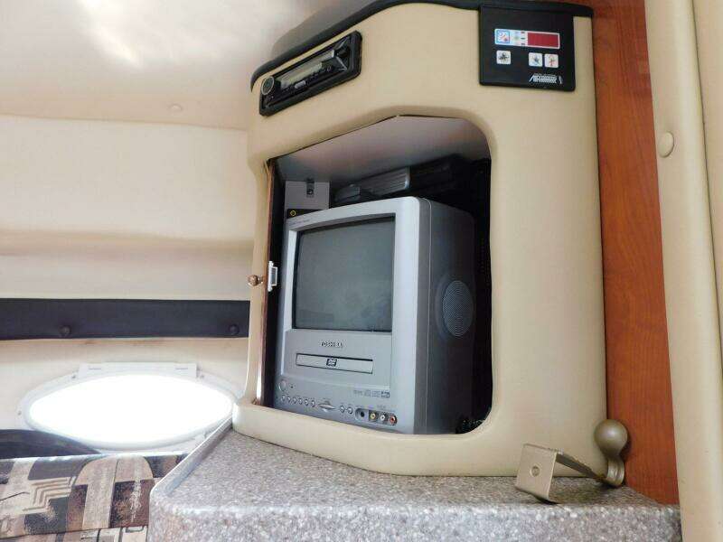 War Trophy 27ft Rinker Yacht For Sale