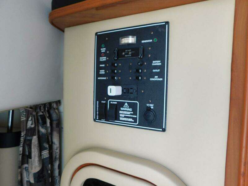 War Trophy 27ft Rinker Yacht For Sale