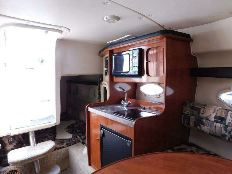War Trophy 27ft Rinker Yacht For Sale