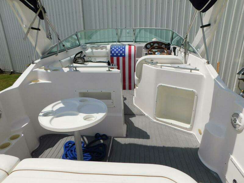 War Trophy 27ft Rinker Yacht For Sale
