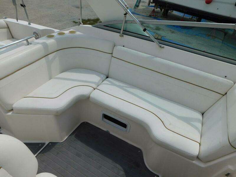 War Trophy 27ft Rinker Yacht For Sale