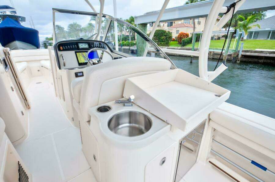 Grady White 30 - Exterior Helm