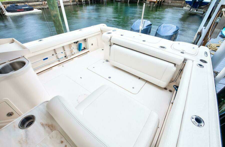 Grady White 30 - Exterior Cockpit