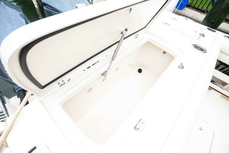 Grady White 30 - Exterior Cockpit