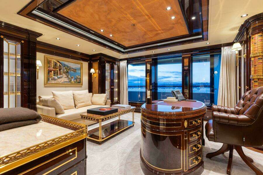 Owner's Office Looking Forward To Starboard Office 