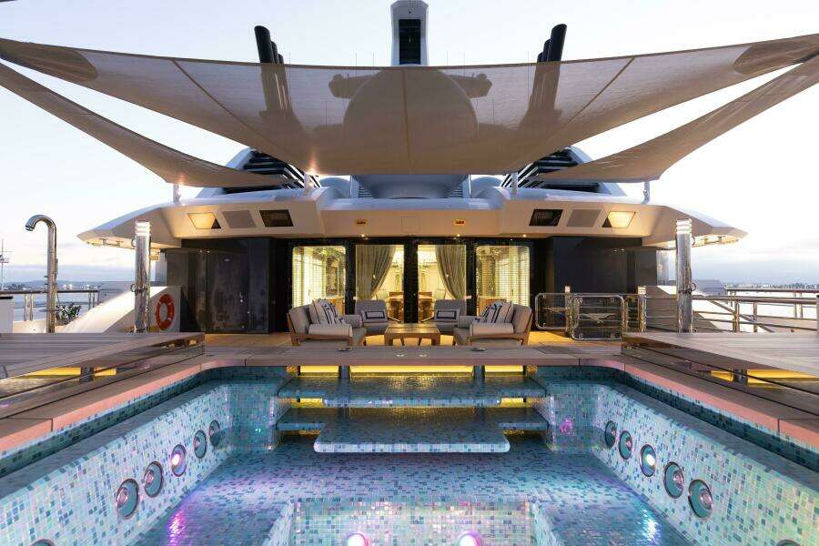 Sundeck Aft Jacuzzi Looking Forward 