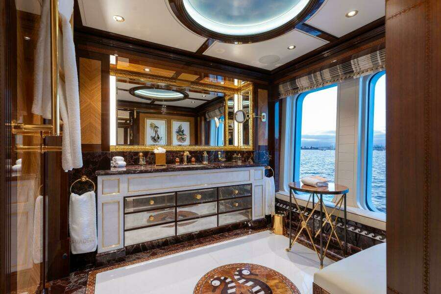 Main Deck Double Guest Stateroom Starboard Side Head