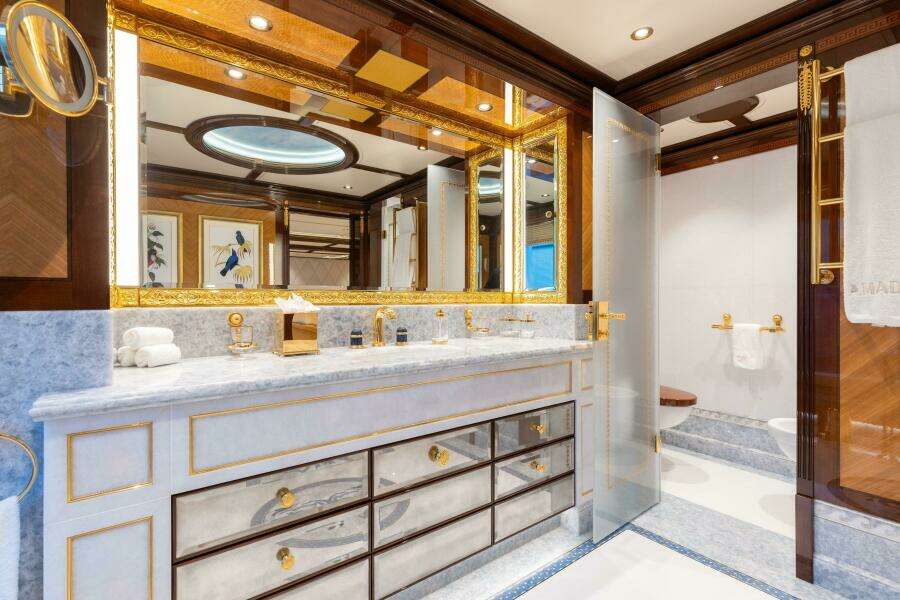 Main Deck Double Guest Stateroom Portside Head