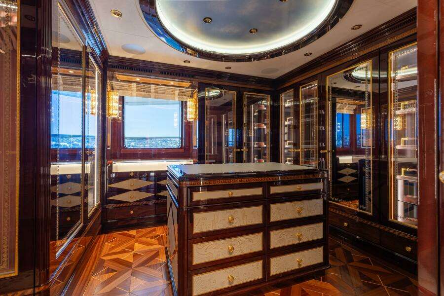 Owner's Dressing Room Portside