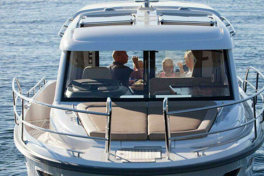 33ft Nimbus Yacht For Sale