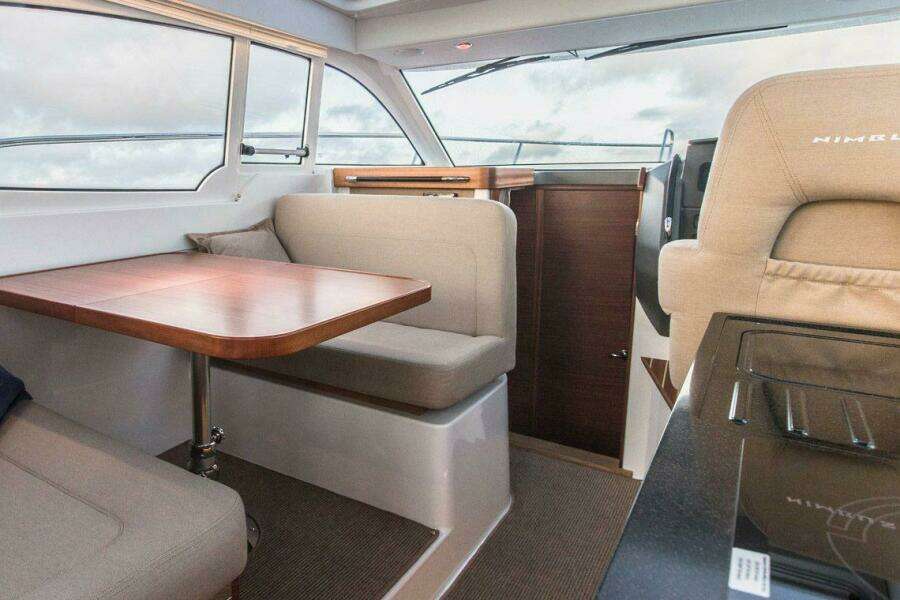 33ft Nimbus Yacht For Sale