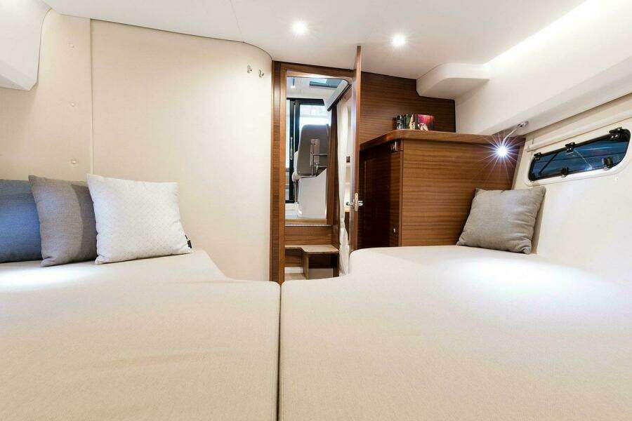33ft Nimbus Yacht For Sale