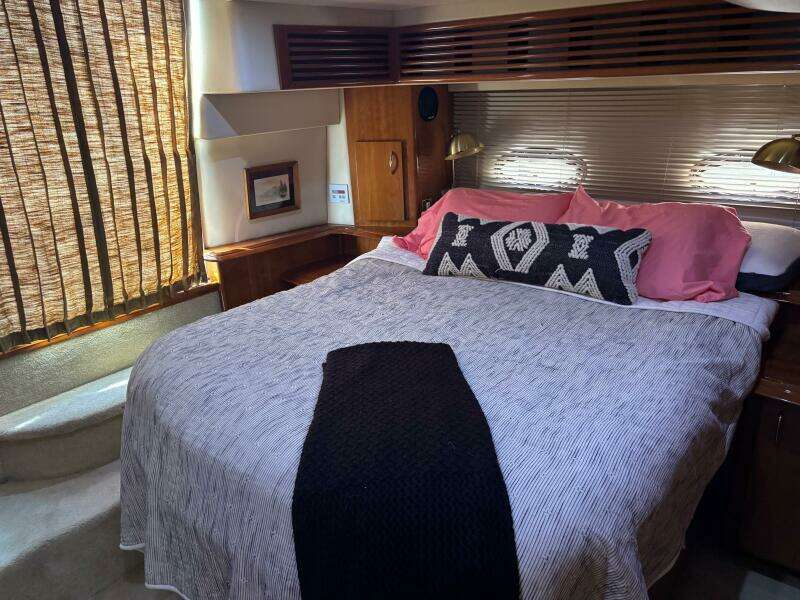 44ft Carver Yacht For Sale