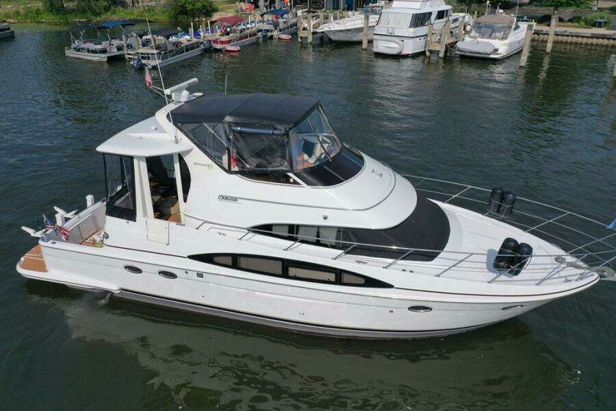 44ft Carver Yacht For Sale