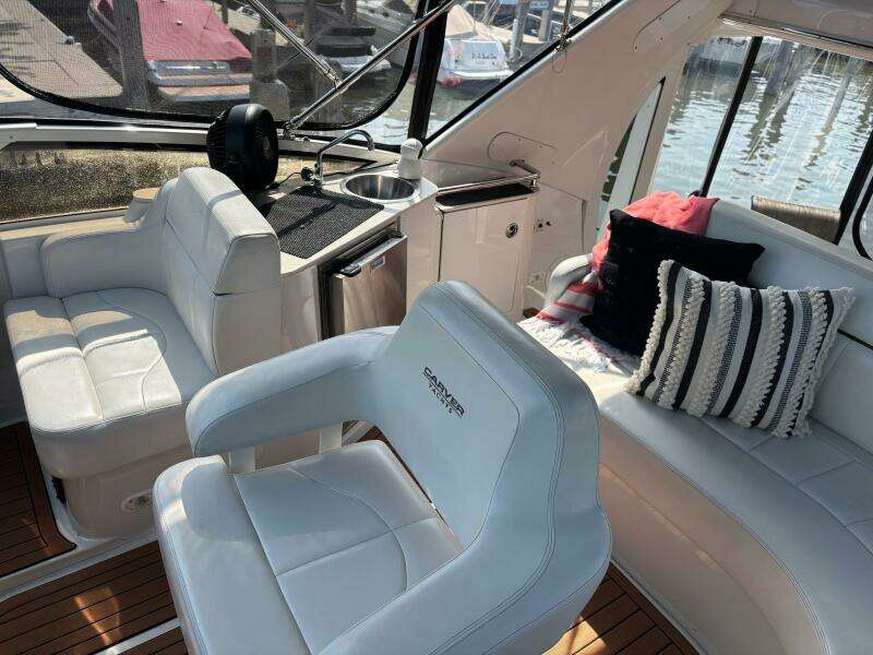 44ft Carver Yacht For Sale