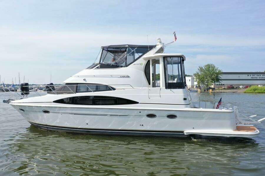 44ft Carver Yacht For Sale