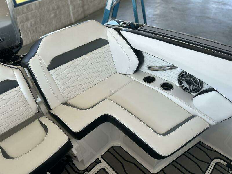 32ft Sunsation Yacht For Sale