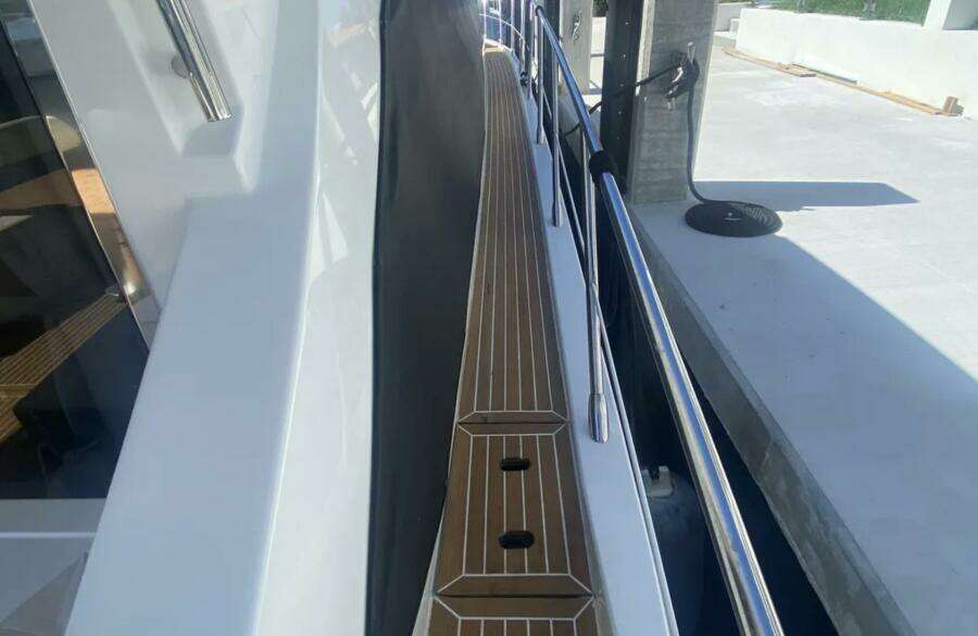 Sky One 55ft Azimut Yacht For Sale