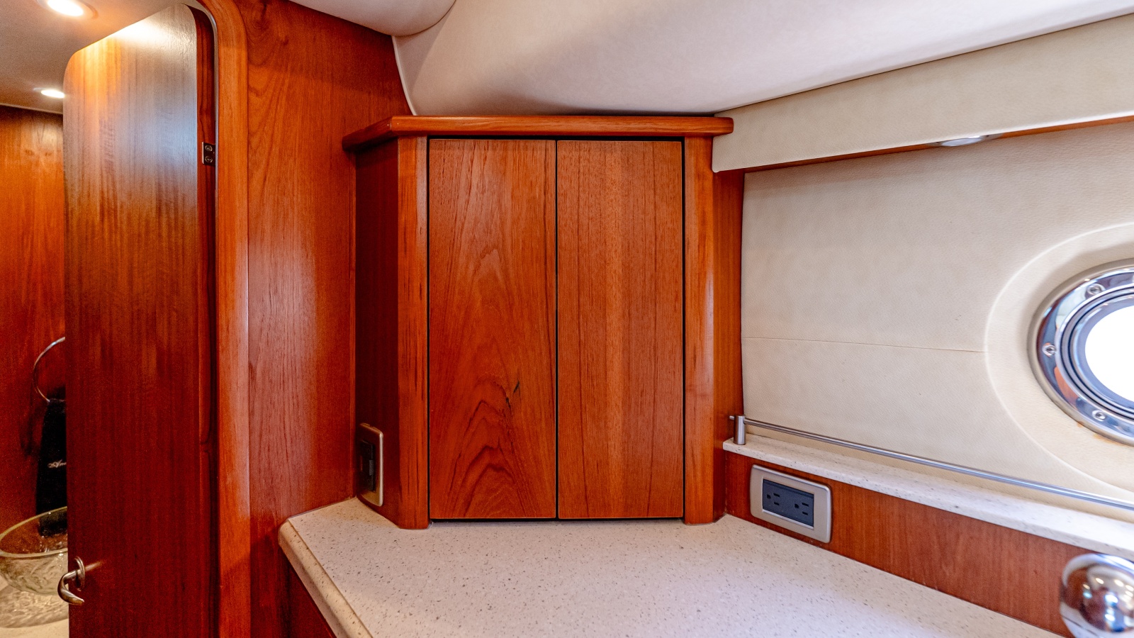 2007 Tiara Yachts 4300 Sovran