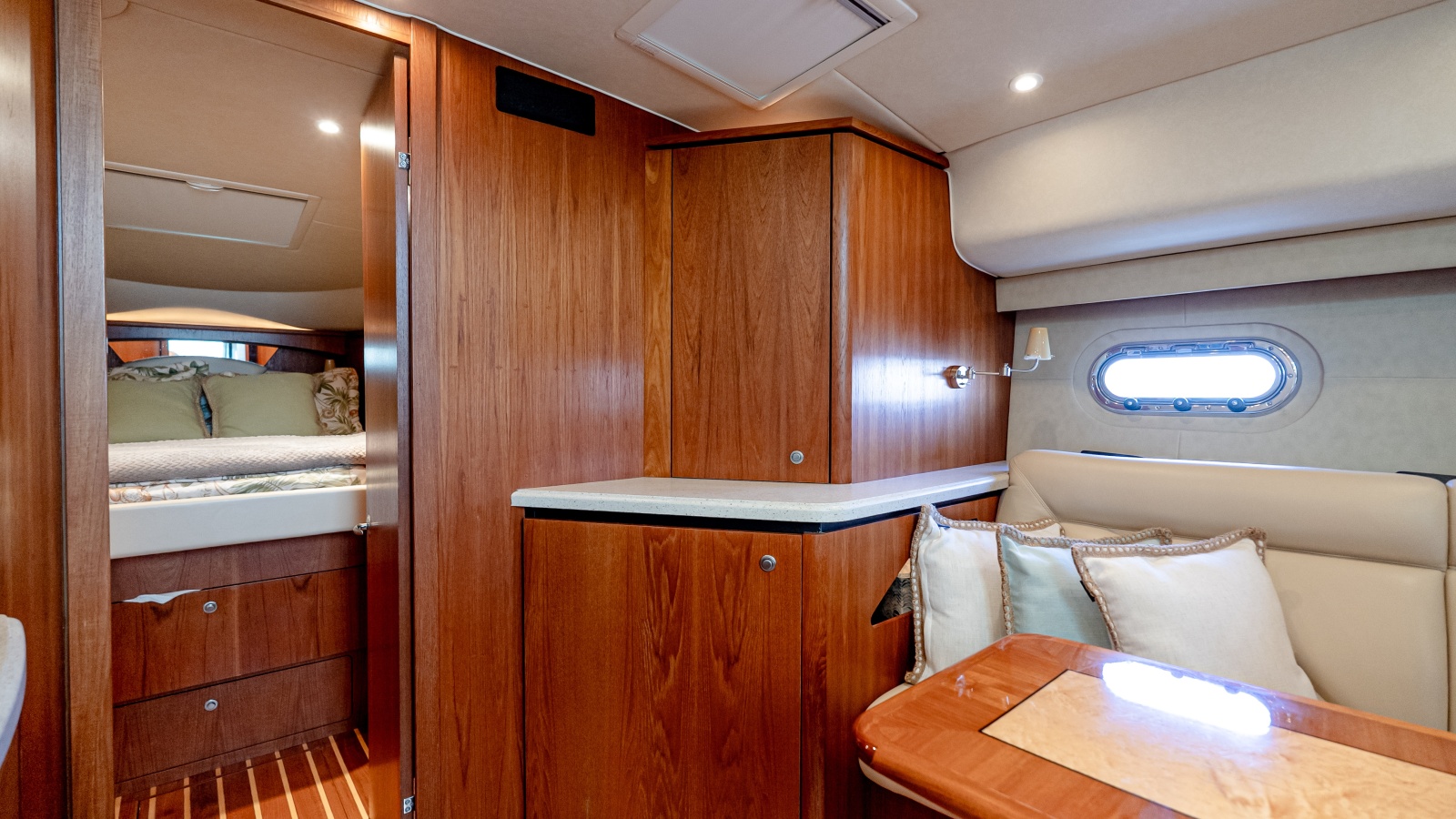 2007 Tiara Yachts 4300 Sovran