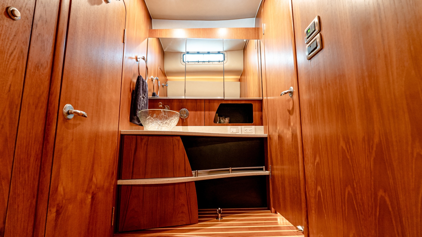 2007 Tiara Yachts 4300 Sovran